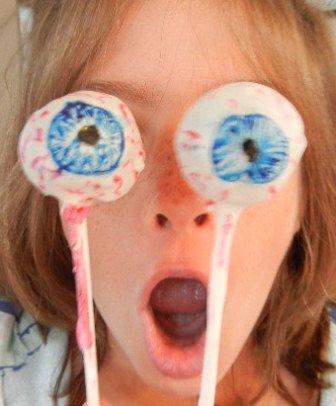 Spooky Fun Eyeball Cake Pops Recipe For Halloween