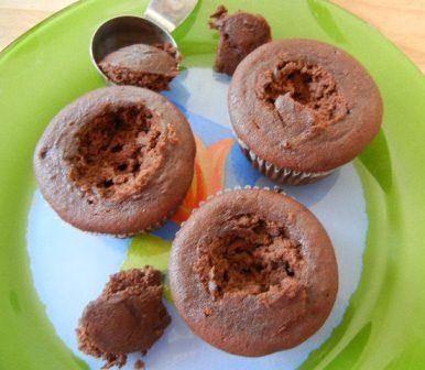 chocolate cupcakes peanut butter frosting