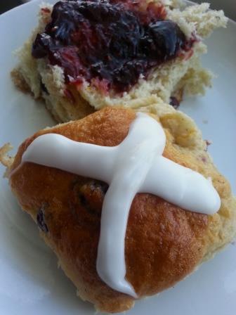 easy recipe Hot Cross Buns