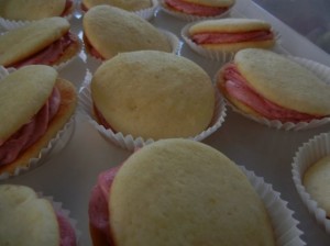 lemon raspberry whoopie pie