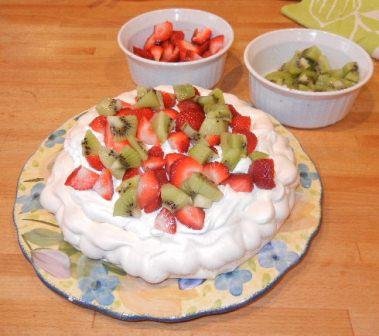 make a meringue pavlova